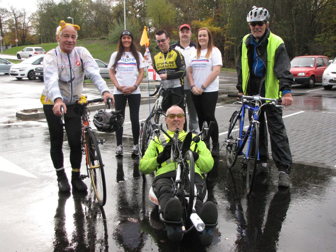 Handcyclist Rob Groves and team at Aspire